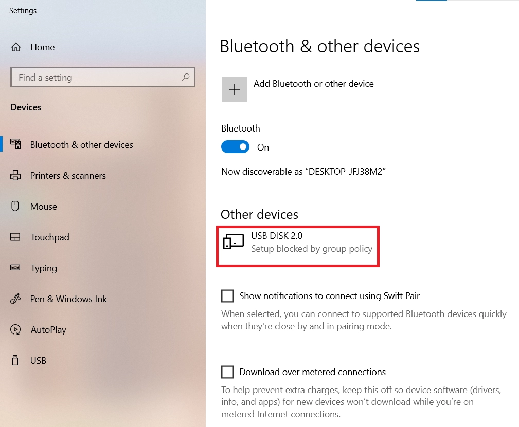 Windows Settings indicating a USB disk is blocked by group policy enforcement.